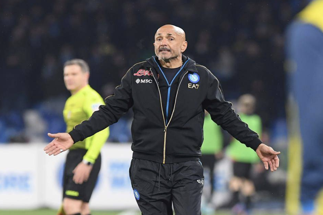 星空体育入口 清晨那不勒斯备战法甲;完成体检细节曝光;底气十足;更衣室氛围转暖